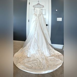 NWT Stunning Embroidered and Beaded Morilee Wedding Dress
